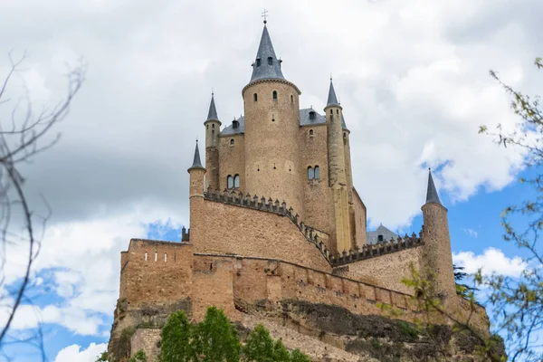 Segóvia Espanha 2021 Majestosa Vista Frontal Detalhada Icônico Castelo Medieval — Fotografia de Stock