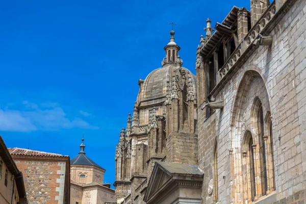 Toledo Espanha 2021 Vista Detalhada Fachada Lateral Ornamentos Torre Cúpula — Fotografia de Stock