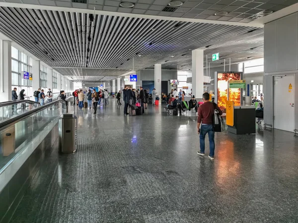 Francfort Allemagne 2021 Vue Intérieure Bâtiment Aéroport Francfort Personnes Avec — Photo