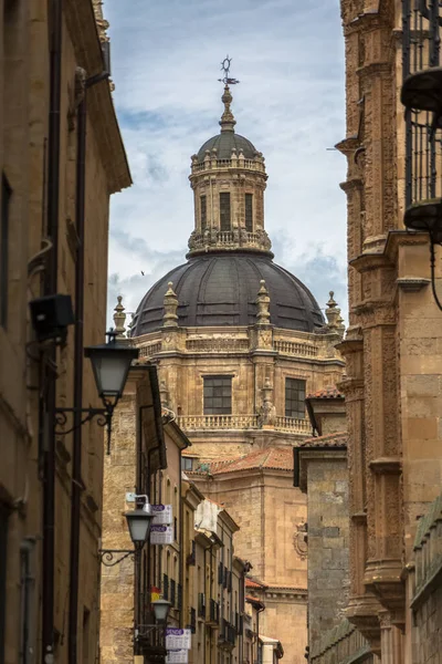 Salamanca Espanha 2021 Vista Uma Cúpula Emblemática Barroca Edifício Clerecia — Fotografia de Stock