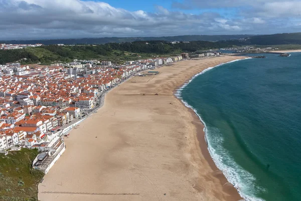 Fantastyczny Widok Plażę Miasto Nazare Miasto Punktu Widzenia Turystycznego Starego — Zdjęcie stockowe