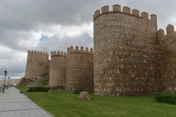 阿维拉 西班牙 2021年12月5日 阿维拉城墙与要塞的奇景 在中世纪历史城市的四周尽收眼底 — 图库照片