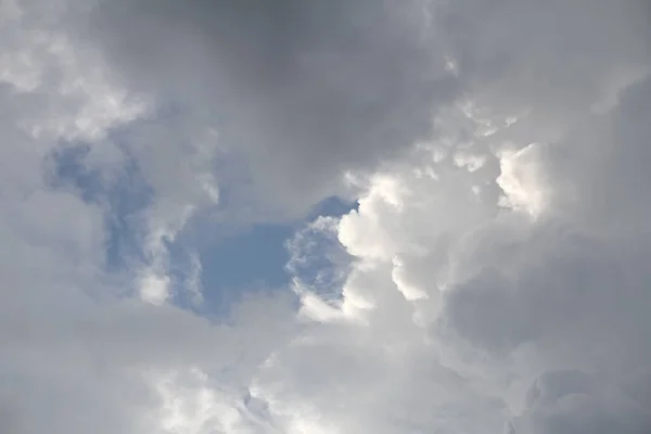 Paesaggio Celeste Con Nuvole Spinte Dal Vento — Foto Stock