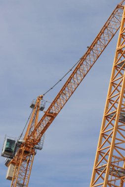 Construction crane for the construction of multi-storey buildings 