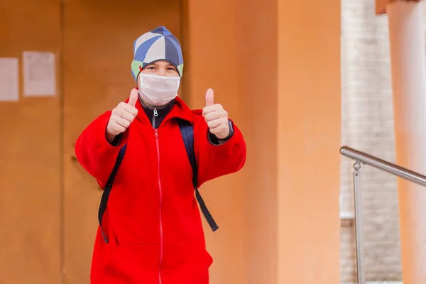 the Schoolboy shows class in protective mask