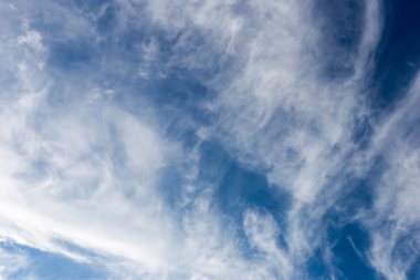 Gün batımında gökyüzü ve bulutlar