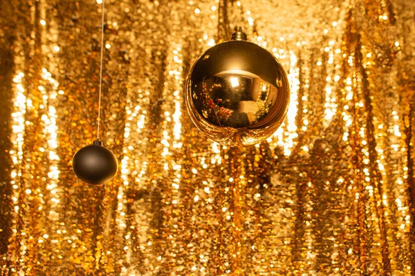 Die Goldenen Kugeln Auf Goldenem Hintergrund Neujahr — Stockfoto