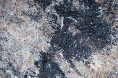 Siyah taşın güzel bir dokusu, yakın plan.