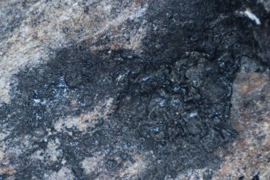 Siyah taşın güzel bir dokusu, yakın plan.