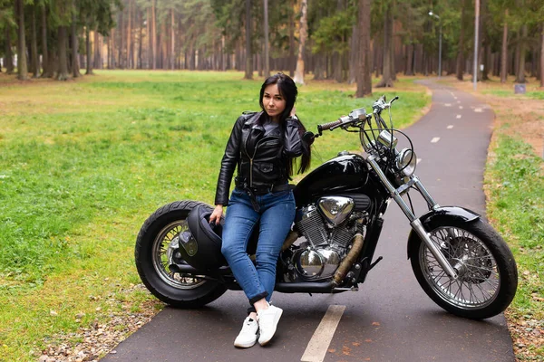 Beautiful Brunette Black Leather Jacket Motorcycle Helmet Her Hands Park — Stock Photo, Image