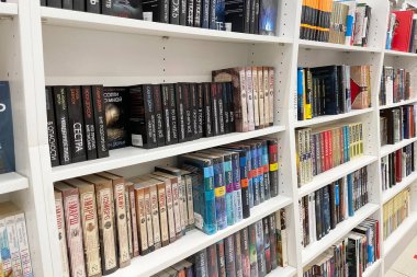 Ivanovo, Rusya, 9 Haziran 2021 Raflı kitapçı.