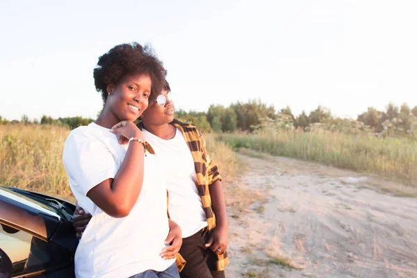 Two Happy African American Women Car Sunset Lifestyle — Stock Photo, Image