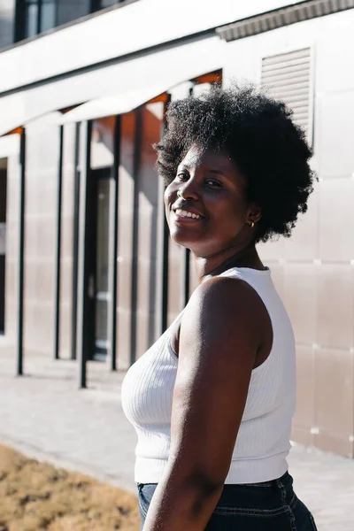 Happy African American Woman Walks Street Summer — Stock Photo, Image