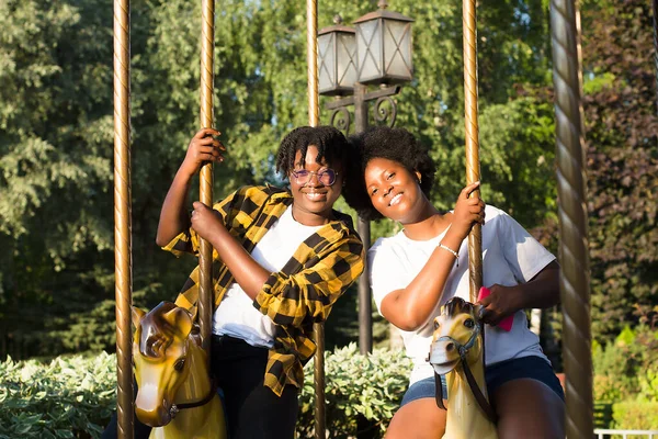 Two Happy African American Women Park Amusement Ride Summer — Stock Photo, Image