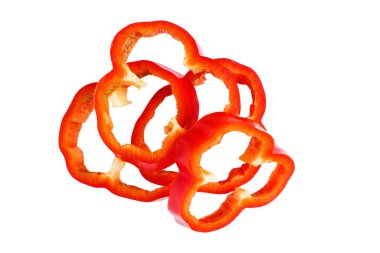 Beyaz arkaplanda kırmızı biber kesimi, ayır.