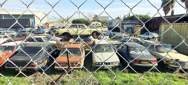 Hurdalıkta Eski Arabalar Stok Resim