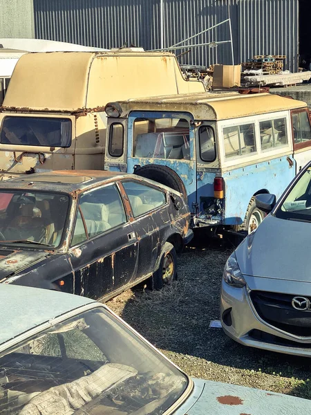 Alte Autos Auf Dem Schrottplatz Stockbild