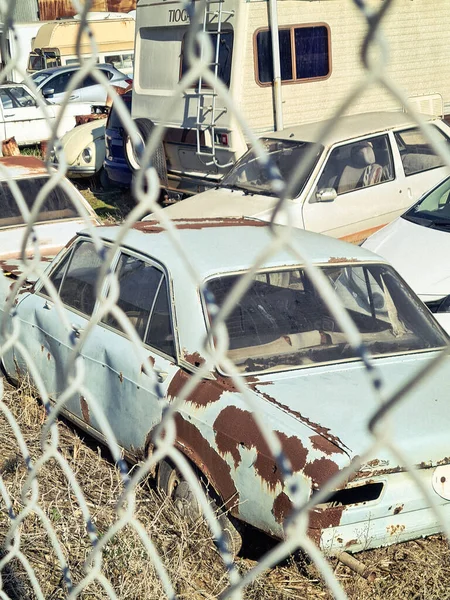 Alte Autos Auf Dem Schrottplatz Stockbild