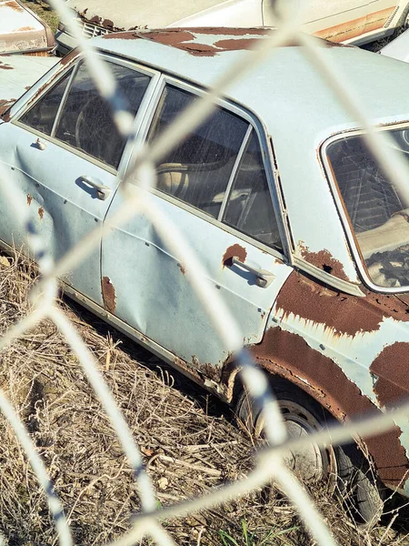 Hurdalıkta Eski Arabalar Stok Resim