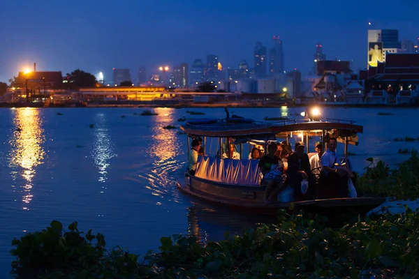 Bangkok Tailandia Septiembre 2013 Personas Tailandesas Ferry Madera Río Chao — Foto de Stock