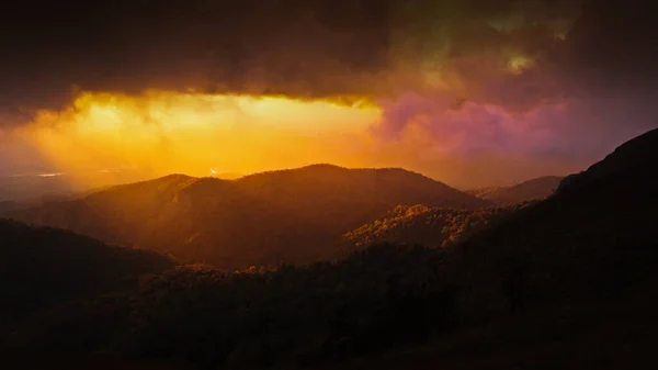 Dramatic Rainstorm Hiding Setting Sun Mountain Ridge Magical Spotlight Shines — Stock Photo, Image