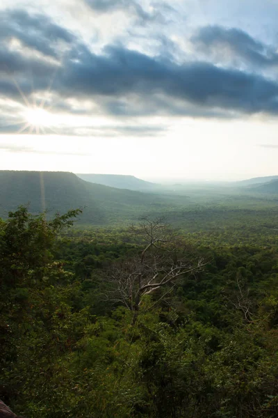 Сцени Гірських Хребтів Зелених Тропічних Лісів Світанку Вид Гори Виглядала — стокове фото