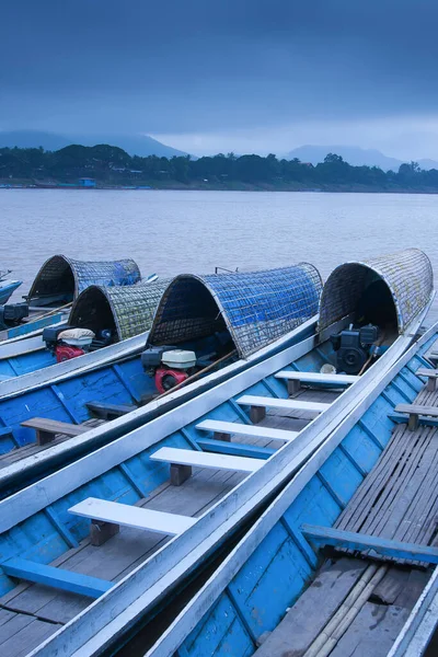 Hagyományos Utasszállító Hajó Egy Helyi Mólónál Mekong Folyón Kora Reggel — Stock Fotó