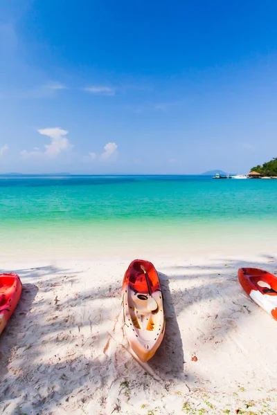 Zeekajaks Het Zandstrand Zonnige Zomer Luxe Resort Achtergrond Koh Talu — Stockfoto
