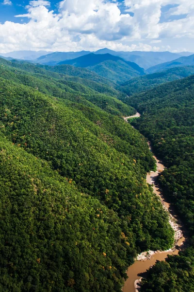 缅甸边境附近的森林和河流的空中景观 雨季的绿树森林 纯粹的热带森林 Environment Climate Change Concepts 关注绿色植物 — 图库照片