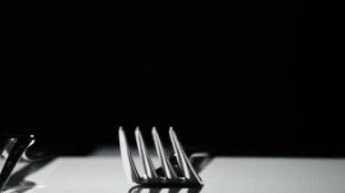 Çatallar, beyaz temel döner mutfak bıçakları