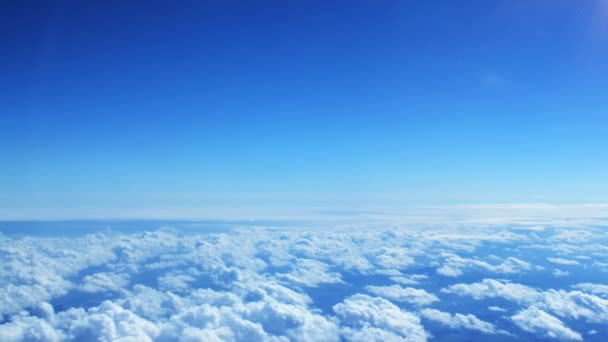 Vista aérea de las nubes que pasan del cielo — Vídeos de Stock