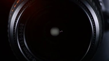 Lens refleks fotoğraf makinesi odaklama ve çekim