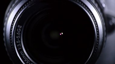 Lens refleks fotoğraf makinesi odaklama ve çekim