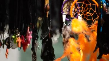 Bir ekranda asılı Dreamcatchers