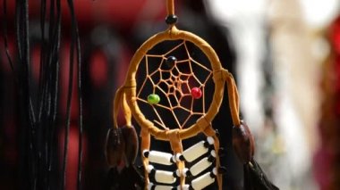 Bir ekranda asılı Dreamcatchers 