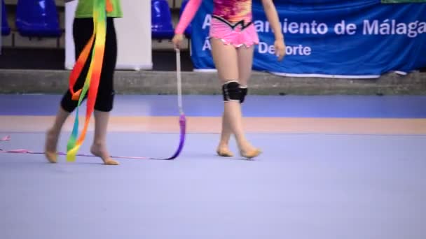 Malaga Malaga España 2015 Jóvenes Gimnastas Practicando Cancha Con Cintas — Vídeo de stock