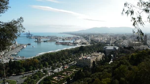 Panorámica de Málaga desde el castillo de Gibralfaro, Andalucía, España — Vídeos de Stock