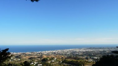 Mlaga Fuengirola şehir günbatımı, pan denizde ile genel bakış