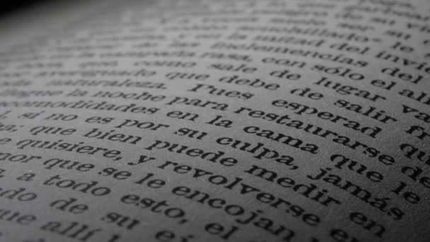 Texto Página Libro Abierto Español Rotación — Vídeos de Stock