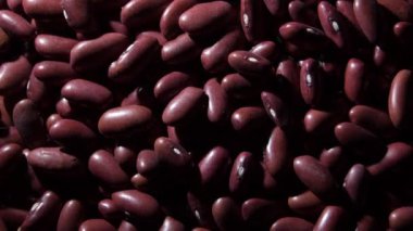 Samimi ışık ve dönüşümlü kırmızı fasulyeler.