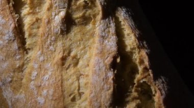 Samimi bir ışık ve dönüşümlü lezzetli ekmek kabuğu