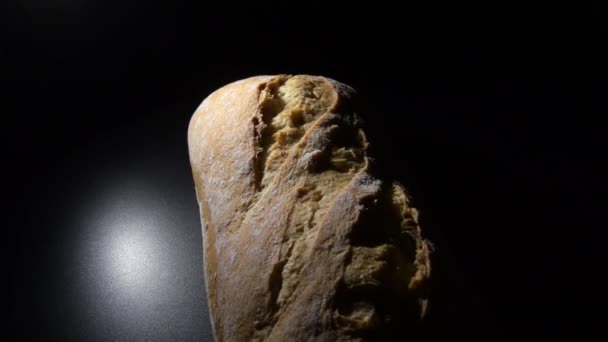 Смачний Хліб Інтимним Світлом Повертається — стокове відео