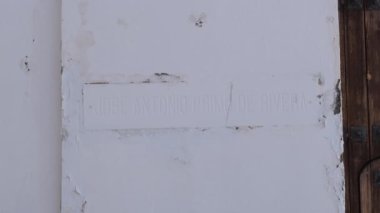 İspanya 'nın Comares şehrinde Jose Antonio Primo de Rivera' nın hatıra plaketi
