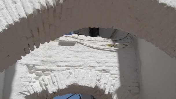 Arcos Antiguos Una Calle Morisca Comares Axarquía España Inclinación — Vídeo de stock