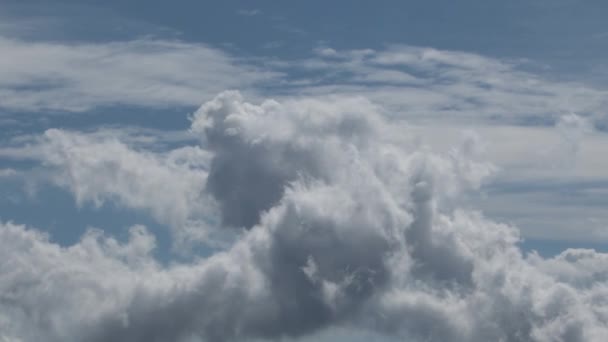Felhők Képződnek Kék Égen Idő Elszáll — Stock videók