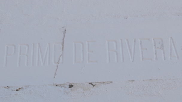Placa Conmemorativa José Antonio Primo Rivera Una Iglesia Comares España — Vídeos de Stock