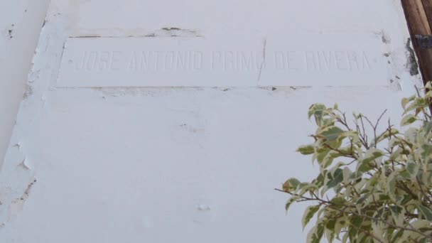 Gedenkplaat Van José Antonio Primo Rivera Comares Spanje — Stockvideo