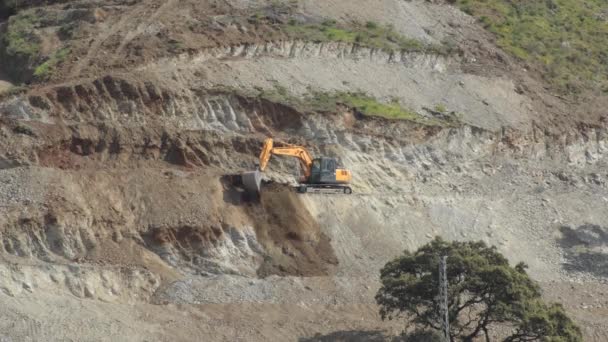Escavadeira Escavadora Bulldozer Trabalhando Uma Montanha — Vídeo de Stock