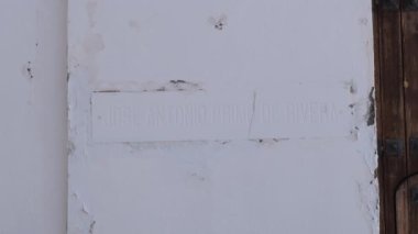 İspanya 'nın Comares şehrinde Jose Antonio Primo de Rivera' nın hatıra plaketi