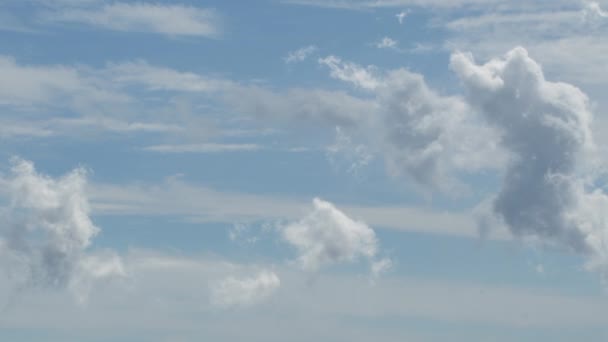 Σύννεφα Που Κινούνται Στον Γαλάζιο Ουρανό Χρονική Υστέρηση — Αρχείο Βίντεο